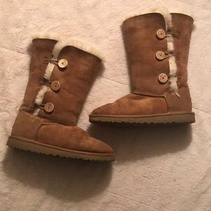 Triple Bailey Button Chestnut Uggs